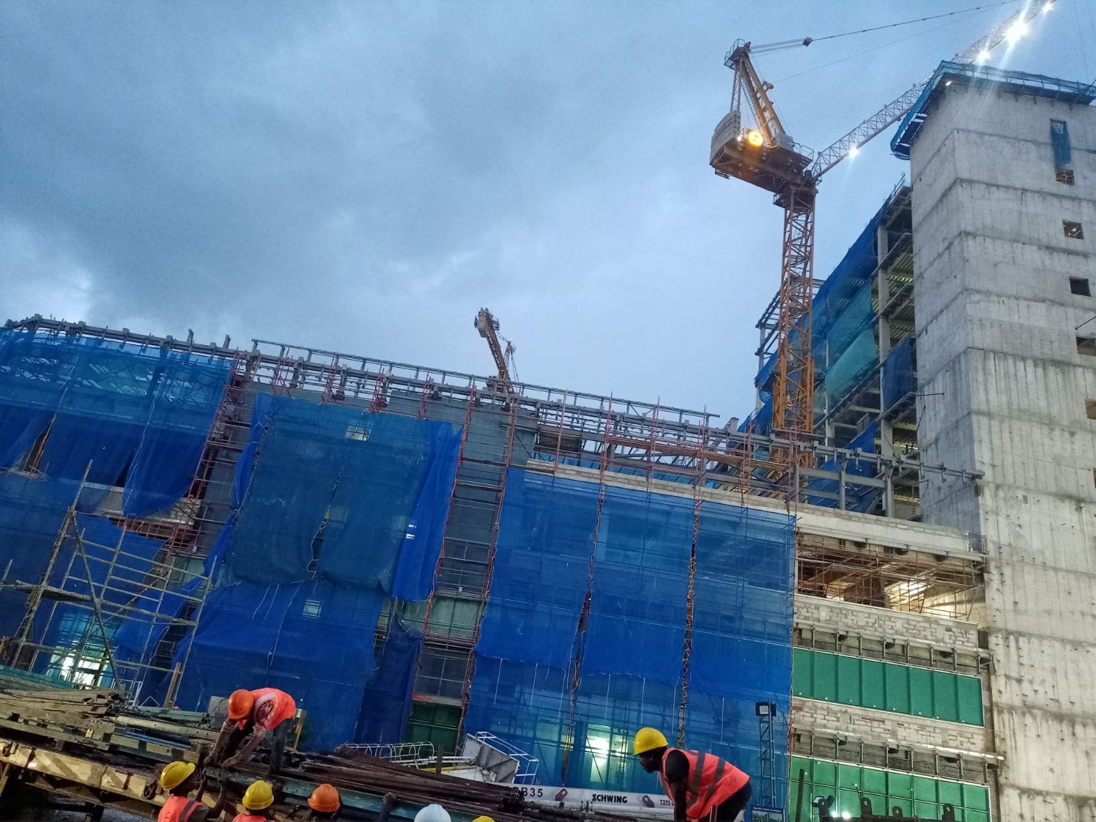 Crew handling materials at SCB hospital site, Cuttack